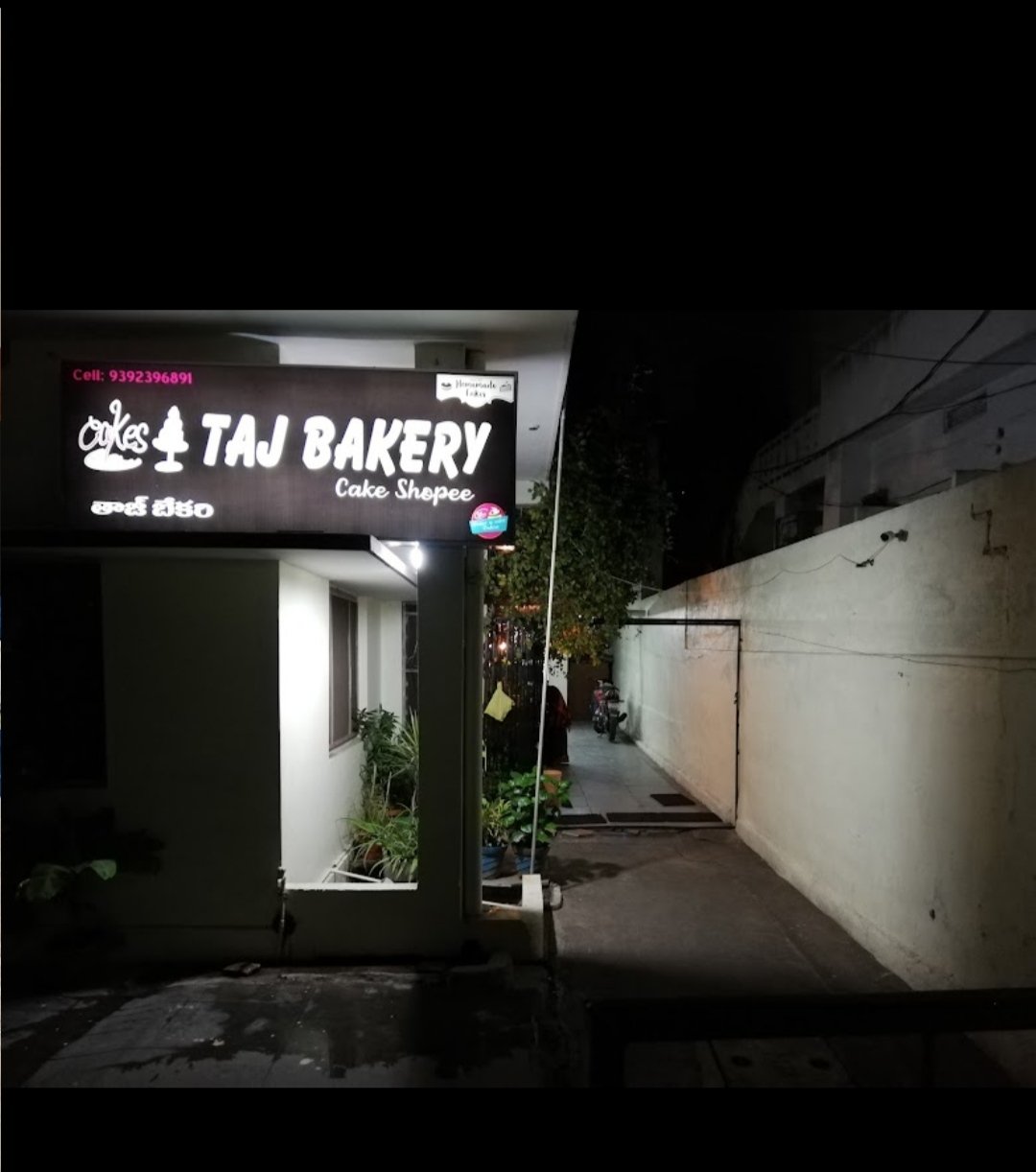 Taj Bakery